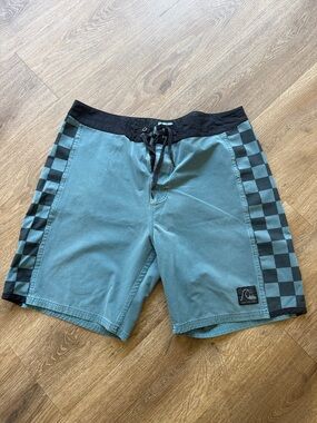 Quiksilver Men's Teal Swim Boardshorts with Black Checker Trim
